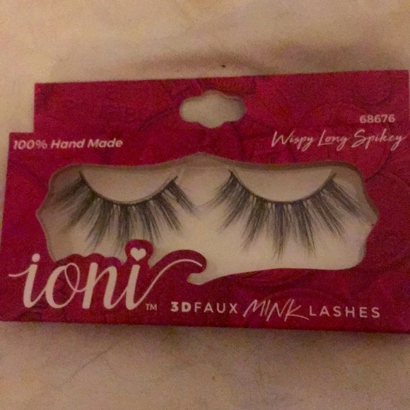 Eyelash extensions - Picture 1 of 1